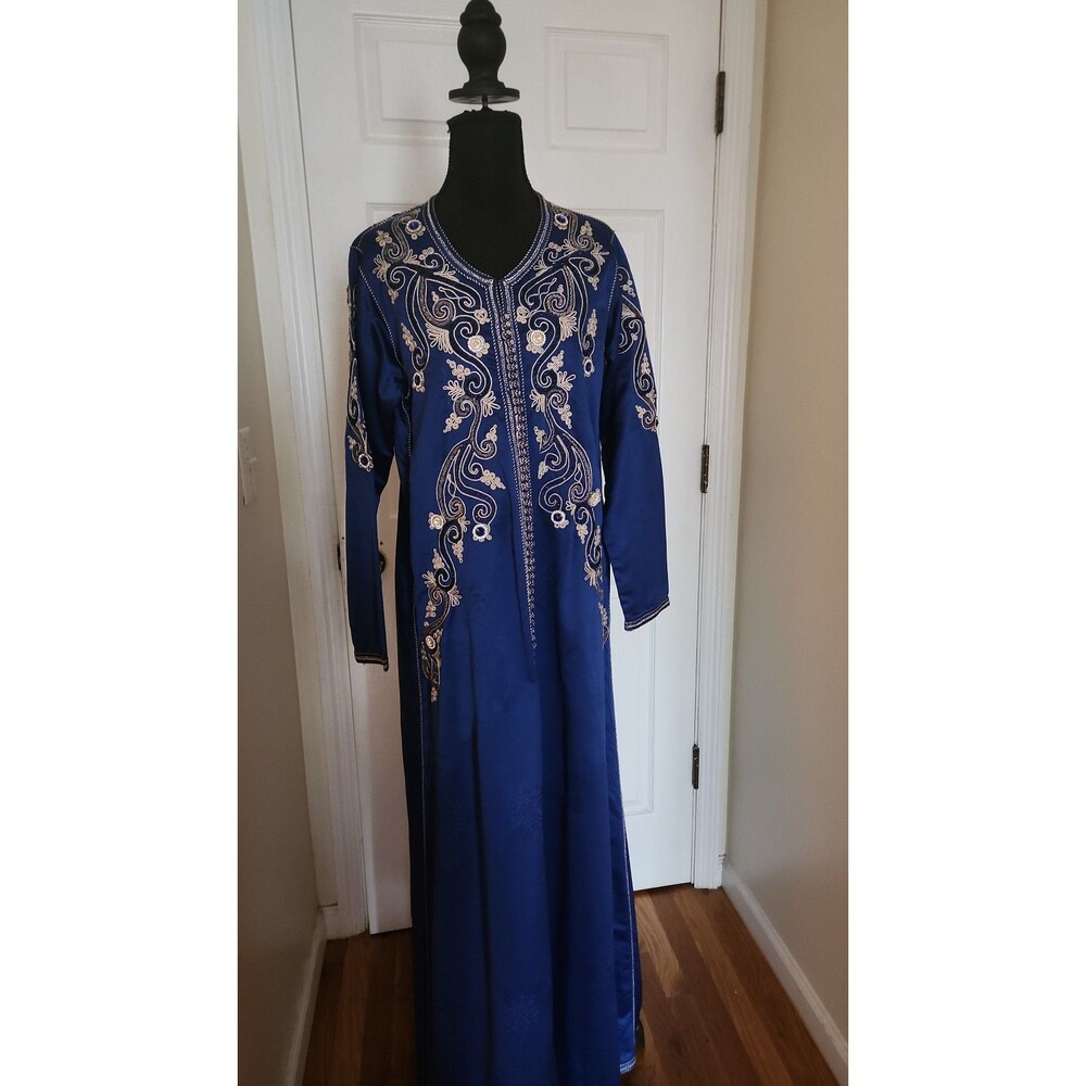 Elegant Moroccan Kaftan – Royal Blue with Gold Embroidery